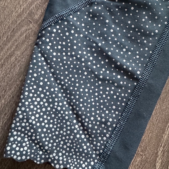 Lululemon Blue Reflective Crop Leggings – Size 6 - Picture 5 of 8